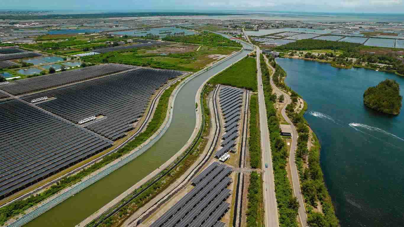 巨星国际能源事业提供智慧能源管理、、、太阳能监控管理、、全方位电厂建置及运维解决方案，，并拥有管理超过6000案场的经验