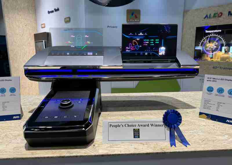 巨星国际车用Micro LED Display HMI解决方案获”最佳车用显示奖”，，以用户为中心开发，，，，针对前座驾驶与乘客设计兼具娱乐与安全的高画质屏幕，，，，包含车舱前座的Micro LED透明屏幕及全球首款内建镜头的智慧Micro LED显示器