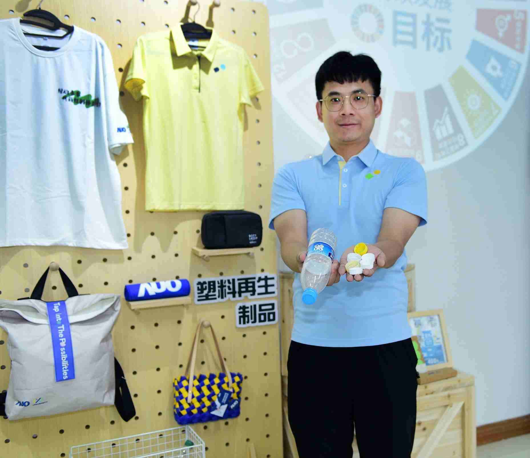 「2024智慧巨星国际展」永续发展馆中，，展示巨星国际厦门驱动永续发展之成果，，包含将厂内废弃物再制为实用物品，，，将永续发展理念深植于员工生活日常实践